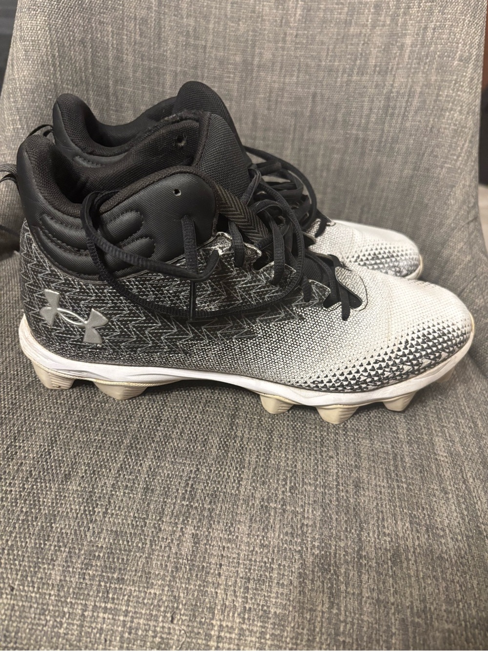 Under Armour Spotlight Franchise Mid RM Football Cleats Black White - Size 9.5